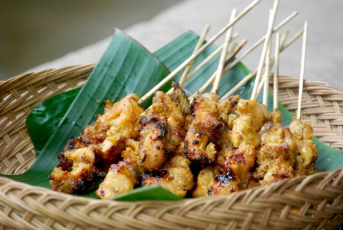 Sate-Pak-Tewel2-med-format-500x335